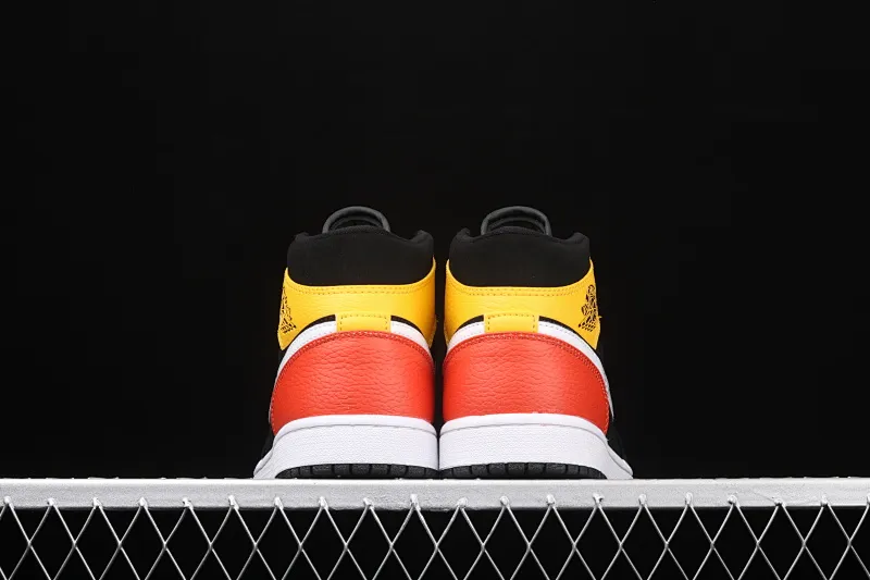 All categories Air Jordan Jordan series basketball shoes Air Jordan 1 Mid Air Jordan 1 Mid SE AJ1 Joe 1 color matching mid-top basketball shoes 852542-087